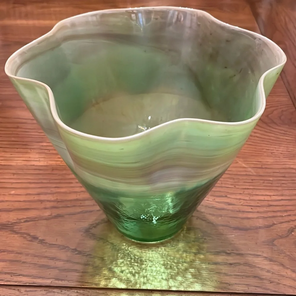 Murano ribbon glass vase
